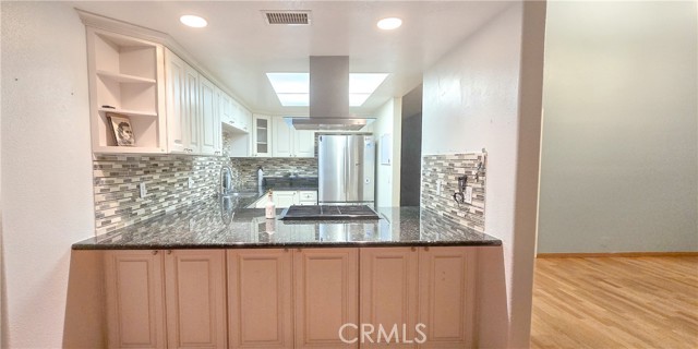 19195 Shoreline Lane, Huntington Beach CA: https://media.crmls.org/medias/f0a53647-ca70-460d-af0e-e6a373f3b2a7.jpg