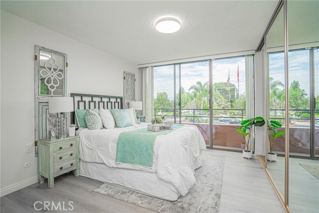 24055 Paseo Del Lago, Laguna Woods CA: https://media.crmls.org/medias/f0a6346b-06c4-4e83-9fd2-854eb3d21f70.jpg
