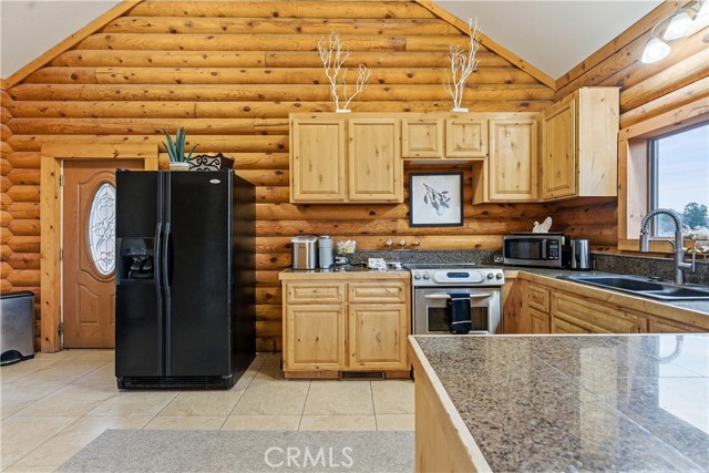 Detail Gallery Image 14 of 37 For 2000 Zermatt, –,  CA 93222 - 3 Beds | 2 Baths