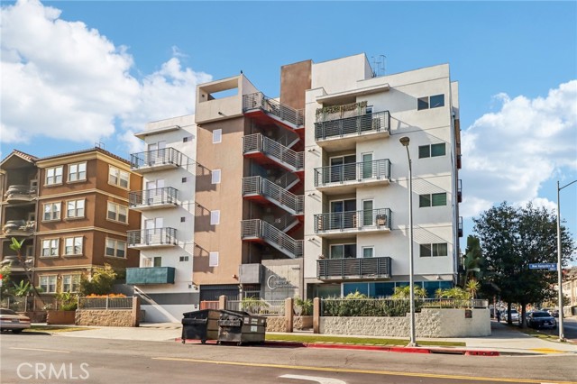 Detail Gallery Image 1 of 41 For 903 S New Hampshire Ave #303,  Los Angeles,  CA 90006 - 3 Beds | 2 Baths