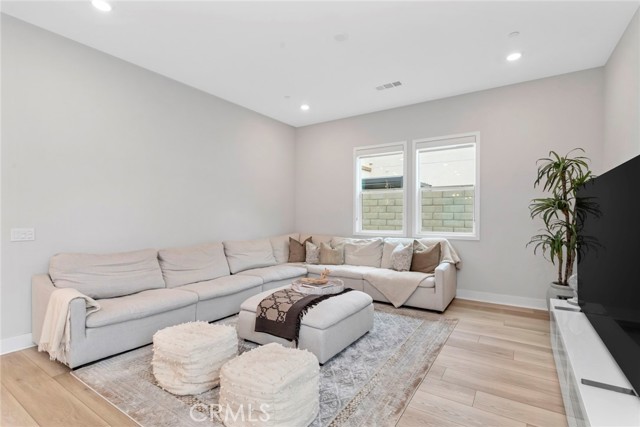 Detail Gallery Image 18 of 74 For 27018 California Ct, Valencia,  CA 91381 - 4 Beds | 4/1 Baths