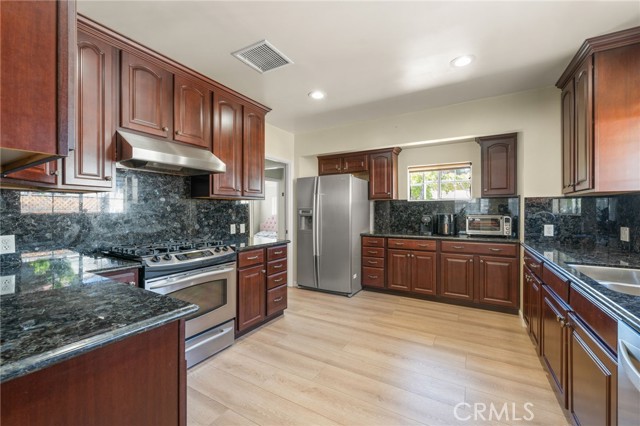 Detail Gallery Image 12 of 35 For 1263 Bresee Ave, Pasadena,  CA 91104 - 3 Beds | 2 Baths