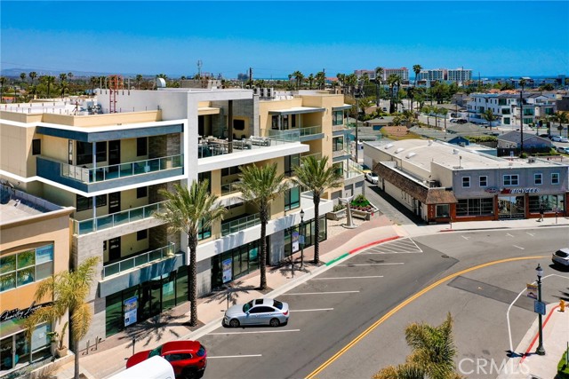 414 Main Street, Huntington Beach CA: https://media.crmls.org/medias/f0a8dd06-ebdd-4ea8-9fda-557710c3f6ad.jpg