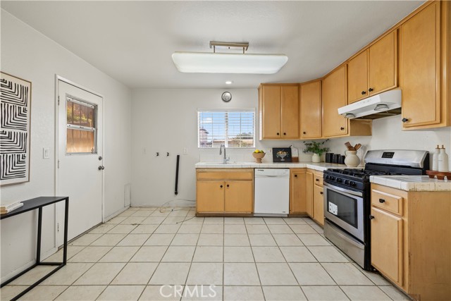 Detail Gallery Image 11 of 36 For 4722 N Fircroft, Covina,  CA 91722 - 4 Beds | 2 Baths