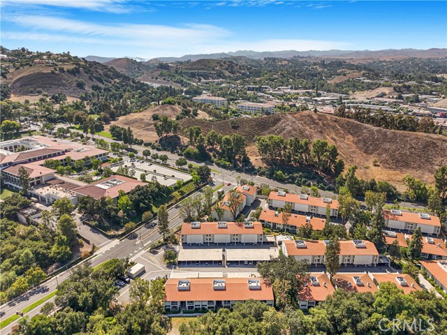 Detail Gallery Image 44 of 52 For 23675 Park Capri #24,  Calabasas,  CA 91302 - 2 Beds | 2 Baths