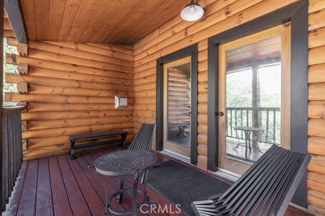 893 Silver Tip Drive, Big Bear CA: https://media.crmls.org/medias/f0a99f89-c765-4ce9-a91c-100eeefc13db.jpg