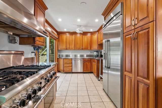 Detail Gallery Image 12 of 50 For 338 Vista Madera, Newport Beach,  CA 92660 - 2 Beds | 3 Baths