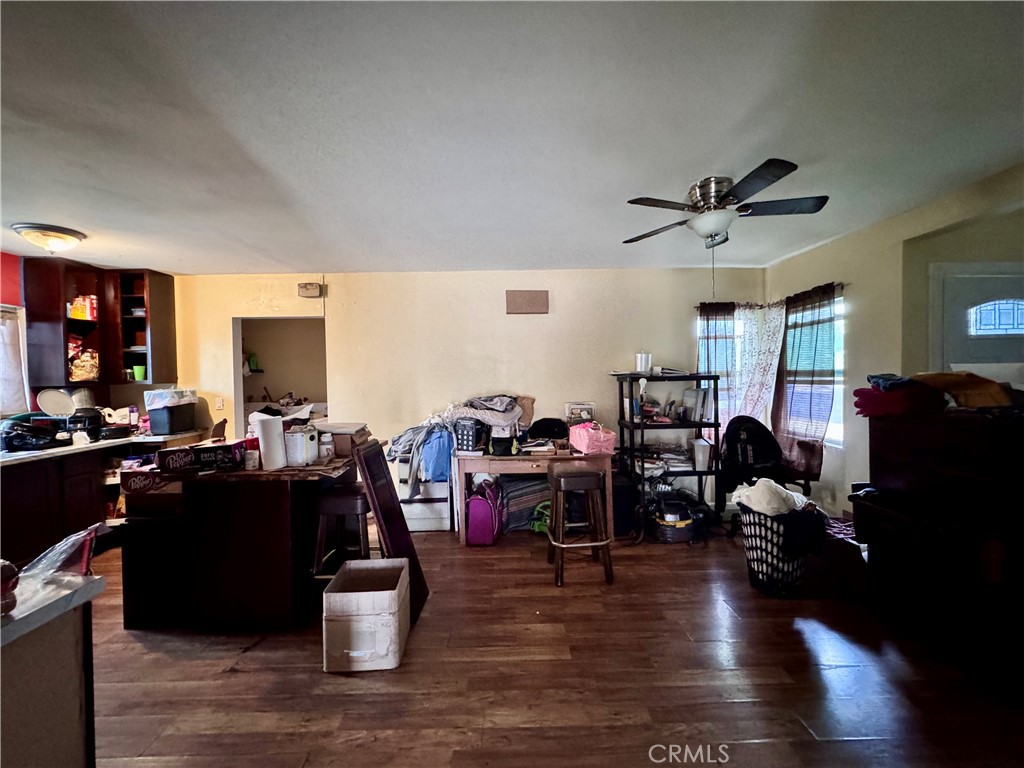 https://media.crmls.org/medias/f0aa60b0-9f69-4d3d-980f-582eb10ff889.jpg?preset=X-Large