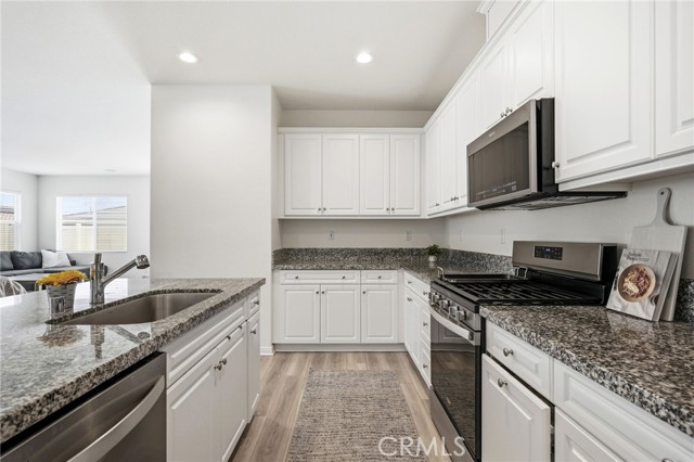 Detail Gallery Image 11 of 25 For 29068 Golden Sunset, Winchester,  CA 92596 - 4 Beds | 2 Baths