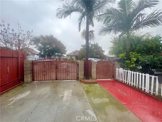 Detail Gallery Image 2 of 31 For 2129 30th W 30th St, Los Angeles,  CA 90018 - 4 Beds | 1 Baths