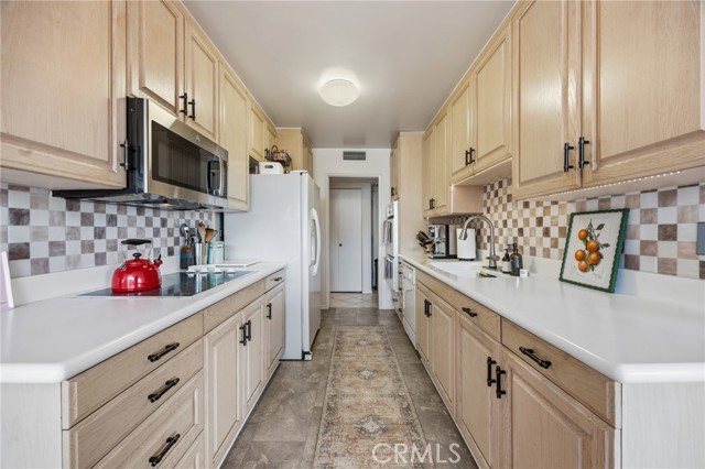 Detail Gallery Image 9 of 21 For 14141 Dickens #312,  Sherman Oaks,  CA 91423 - 2 Beds | 2 Baths