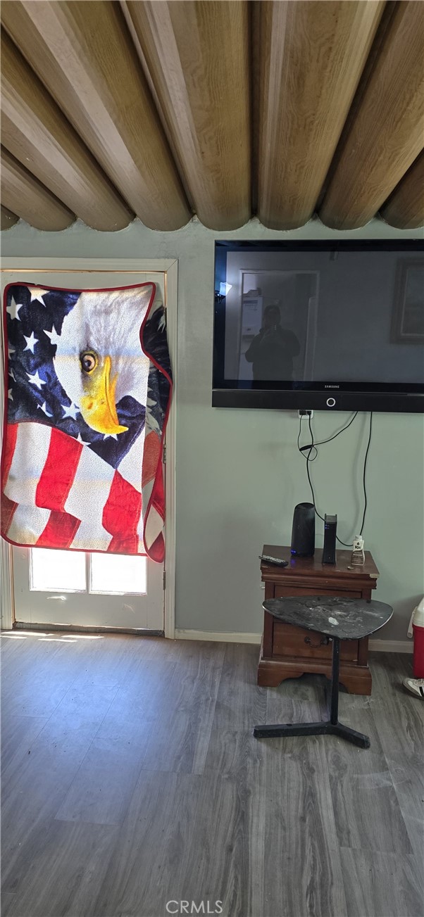 https://media.crmls.org/medias/f0af6c07-eccd-4ee7-b8a7-54554c7dbe7c.jpg?preset=X-Large