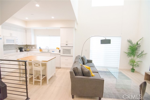 Detail Gallery Image 19 of 53 For 1187 Crenshaw Bld #102,  Los Angeles,  CA 90019 - 2 Beds | 3 Baths