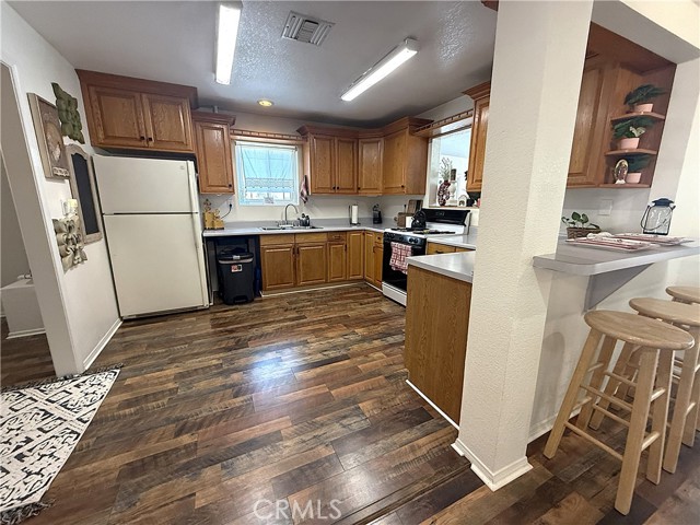 Detail Gallery Image 13 of 53 For 3840 Lupine, Rosamond,  CA 93560 - 4 Beds | 3 Baths