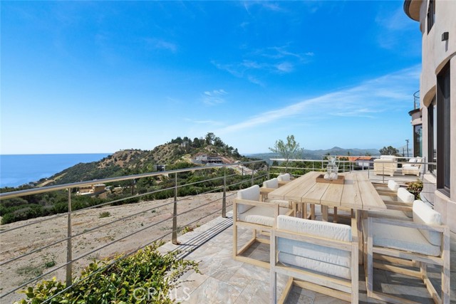 24517 Piuma Road, Malibu CA: https://media.crmls.org/medias/f0b2821b-ce7d-4c9c-9749-ef551d504935.jpg