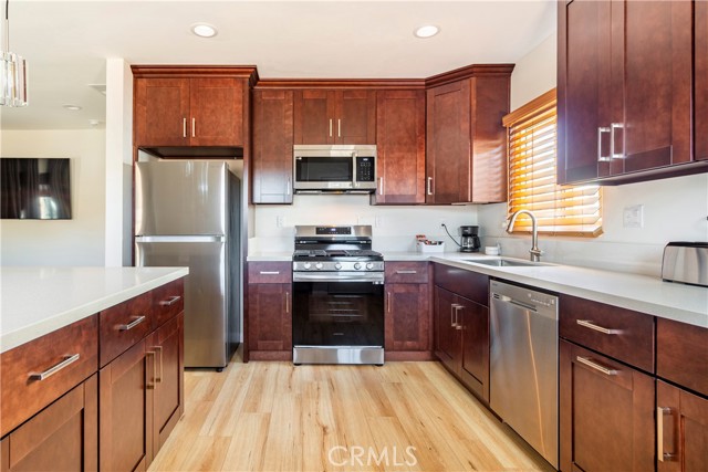 239 W Hillcrest Boulevard, Inglewood CA: https://media.crmls.org/medias/f0b2e3a6-1b30-40e2-a7fe-e1da27f5682c.jpg