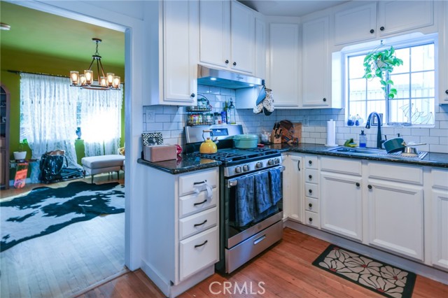 Image 13 of 71 For 1361 Armadale Avenue