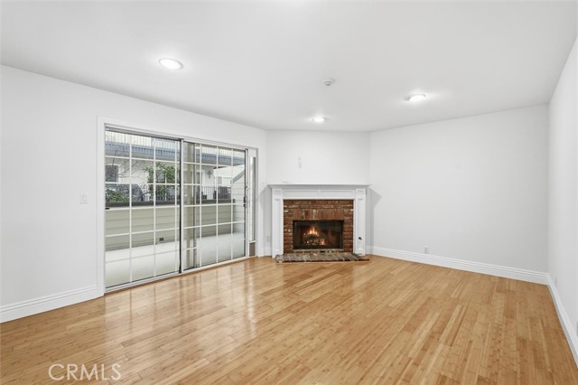 Detail Gallery Image 2 of 30 For 208 S Catalina Ave #C,  Redondo Beach,  CA 90277 - 3 Beds | 2/1 Baths