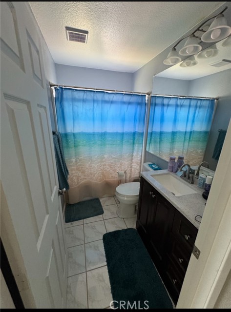 6801 Rycroft Drive, Riverside CA: https://media.crmls.org/medias/f0b41c37-552a-4a67-88ea-e66eb98073bd.jpg