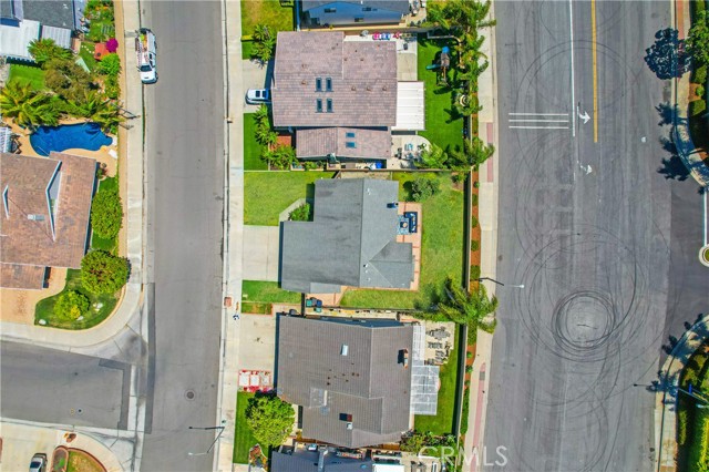 18202 Foss Lane, Huntington Beach CA: https://media.crmls.org/medias/f0b43dc3-0763-4f70-a996-50aecfa3bbb0.jpg