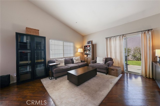 251 E Center Street, Covina CA: https://media.crmls.org/medias/f0b46c17-416d-46b9-896e-688c91dd16b4.jpg