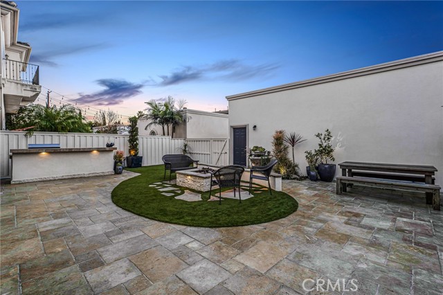 515 Lucia Avenue, Redondo Beach, California 90277, 5 Bedrooms Bedrooms, ,2 BathroomsBathrooms,Residential,Sold,Lucia,SB22045236
