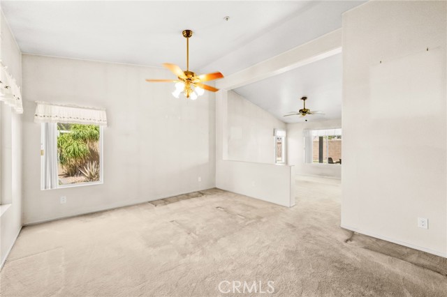 2755 Cambridge Avenue, Hemet CA: https://media.crmls.org/medias/f0b4c094-3cbb-456d-ab99-d1ca136aea8d.jpg