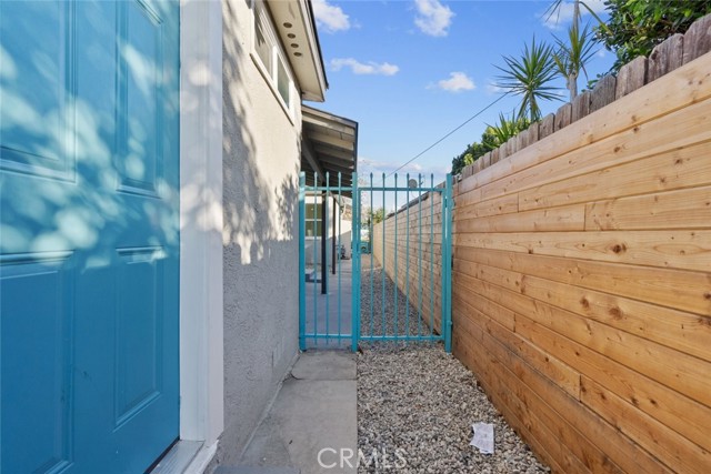 Detail Gallery Image 21 of 26 For 6661 1/2 Beck Ave, North Hollywood,  CA 91606 - 4 Beds | 3 Baths