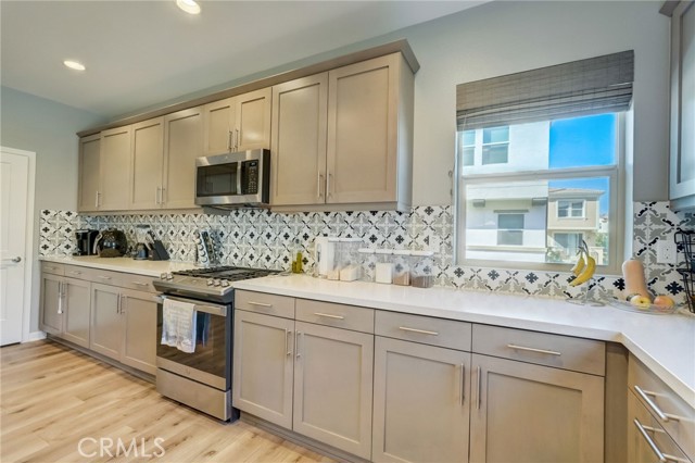Detail Gallery Image 14 of 45 For 610 Shadowbrook, Lake Forest,  CA 92610 - 4 Beds | 3/1 Baths