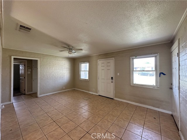 Detail Gallery Image 5 of 39 For 15279 Orchid St, Fontana,  CA 92335 - 2 Beds | 1 Baths