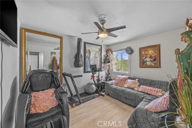 Detail Gallery Image 17 of 39 For 1709 S Townsend St, Santa Ana,  CA 92704 - 4 Beds | 2/1 Baths