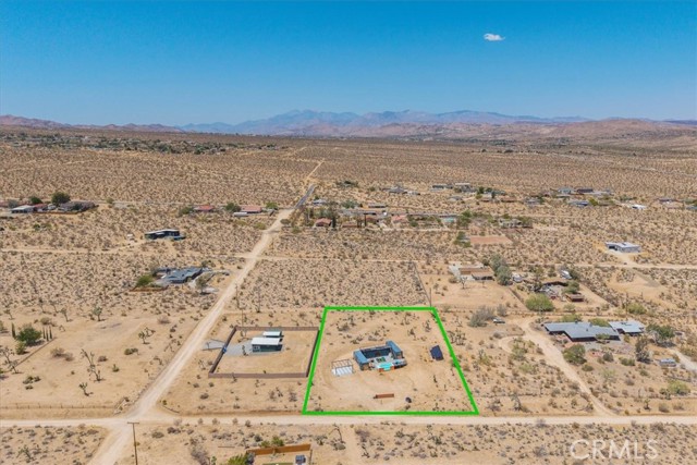 6816 Saddleback Road, Joshua Tree CA: https://media.crmls.org/medias/f0b6d7f8-b80c-4efe-afc7-86bee0423806.jpg
