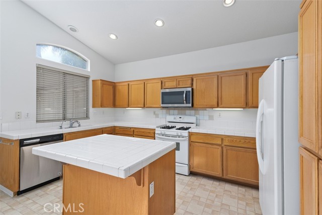 9523 Sunglow Ct., Rancho Cucamonga CA: https://media.crmls.org/medias/f0b7e91e-39c7-4819-bec1-8ec57fe4b21f.jpg