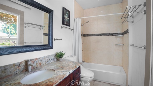 Detail Gallery Image 9 of 18 For 688 E 11th St, Pomona,  CA 91766 - 3 Beds | 2 Baths