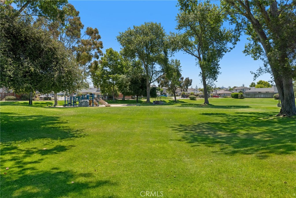 https://media.crmls.org/medias/f0b952ad-c5f7-45fe-8eb1-d6e5bc29bea4.jpg?preset=X-Large