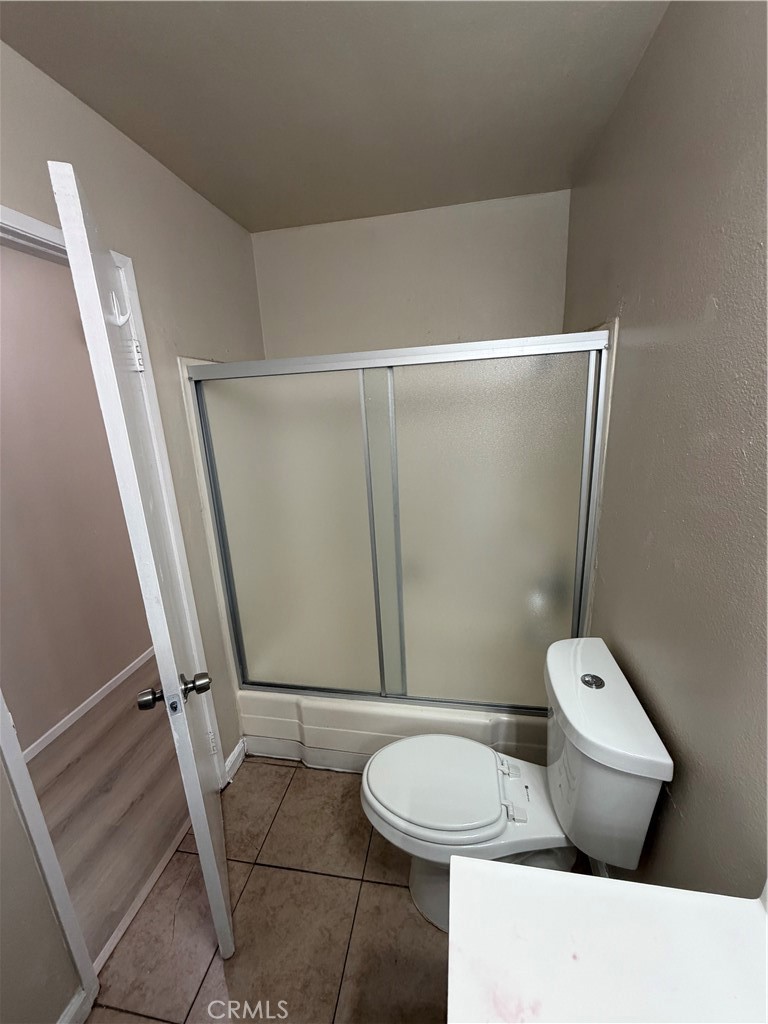 https://media.crmls.org/medias/f0b9868e-d29f-435a-b3e1-e152b32ba2f9.jpg?preset=X-Large