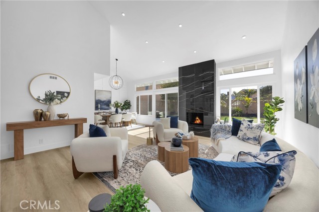 Detail Gallery Image 5 of 25 For 5852 Bellfield Ln, Huntington Beach,  CA 92648 - 4 Beds | 2/1 Baths