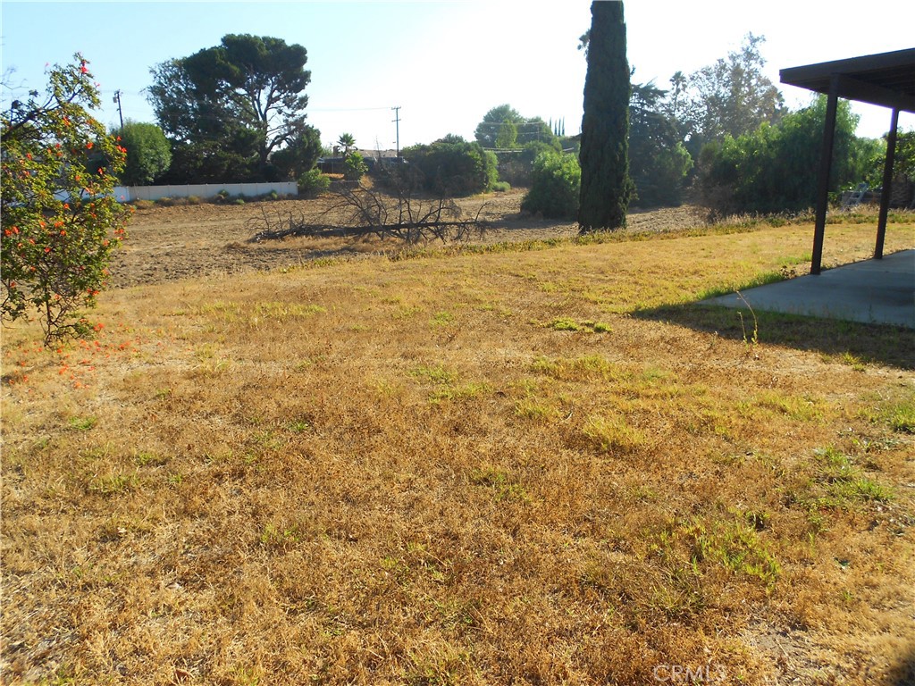 https://media.crmls.org/medias/f0b9d924-39b2-498f-9f6d-ce6b076a3ef3.jpg?preset=X-Large
