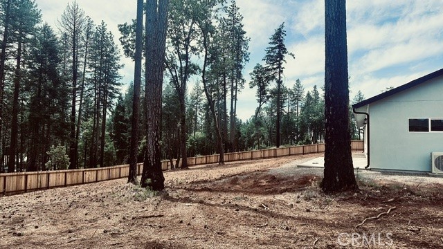 https://media.crmls.org/medias/f0bab8a6-9e8b-479b-921e-477f5a3a5896.jpg?preset=X-Large