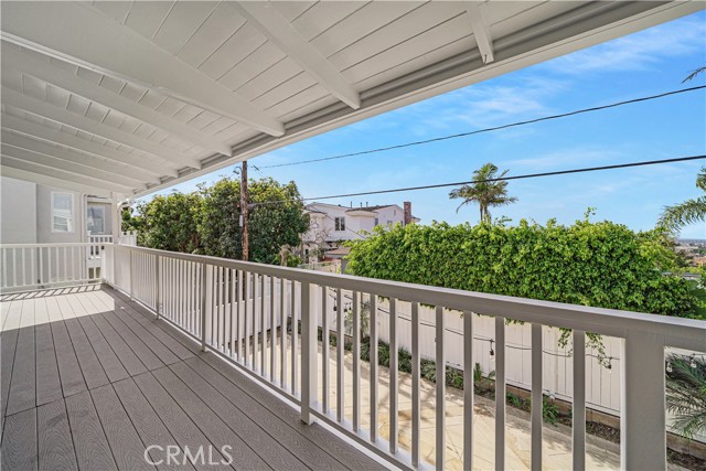 Detail Gallery Image 31 of 38 For 1717 Cliff Dr, Newport Beach,  CA 92663 - 4 Beds | 3/1 Baths