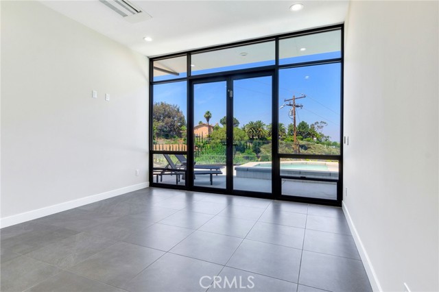 1912 Edgefair Lane, Redlands CA: https://media.crmls.org/medias/f0bc2c06-7db6-428d-ac15-0690f73ac67f.jpg