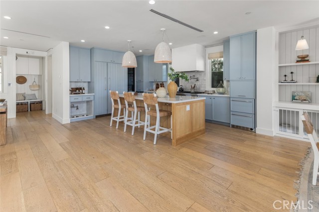 Detail Gallery Image 5 of 75 For 153 Granada Ave, Long Beach,  CA 90803 - 5 Beds | 4 Baths