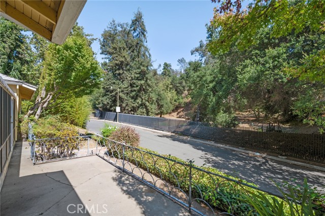 Detail Gallery Image 2 of 35 For 1601 Stone Canyon Rd, Los Angeles,  CA 90077 - 3 Beds | 3 Baths