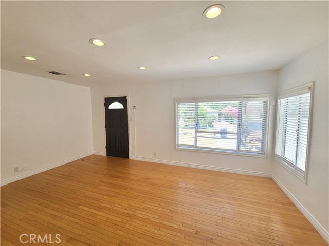 21912 Celes Street, Woodland Hills CA: https://media.crmls.org/medias/f0bd8913-431a-4b61-a3cb-c7174e2bacae.jpg