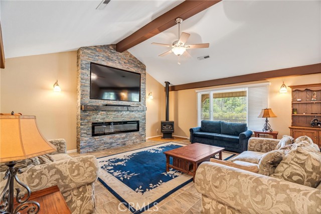 18501 Rustic Ridge Road, Lower Lake CA: https://media.crmls.org/medias/f0bd9a30-e62a-493c-be5f-06001118e124.jpg