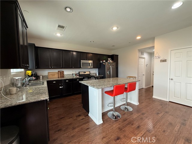 Detail Gallery Image 3 of 8 For 29325 Centerfield, Lake Elsinore,  CA 92530 - 4 Beds | 3 Baths