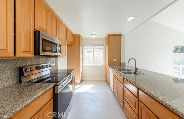 Detail Gallery Image 4 of 8 For 5092 Dutcher Ave, Irvine,  CA 92604 - 3 Beds | 2 Baths