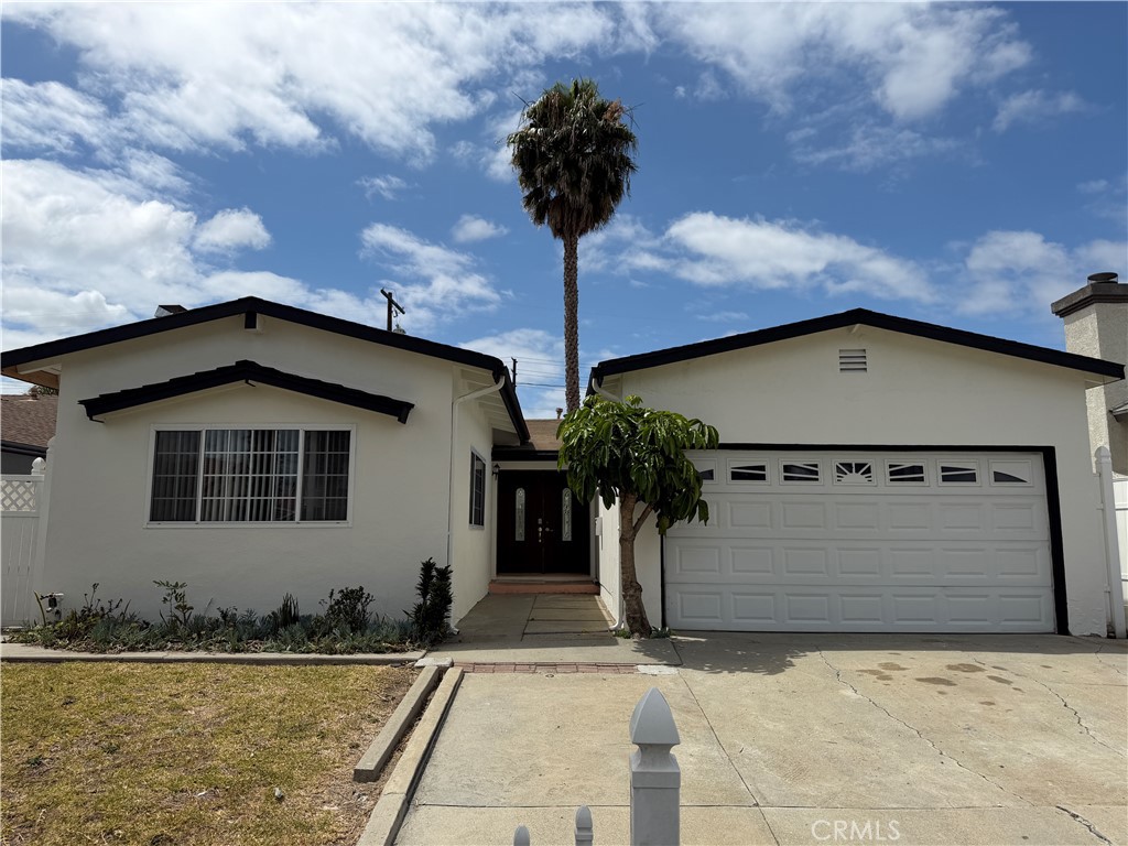 834 E 222nd