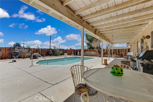 21919 Standing Rock Avenue, Apple Valley CA: https://media.crmls.org/medias/f0c010dc-1333-49d7-b966-3626f7424d18.jpg