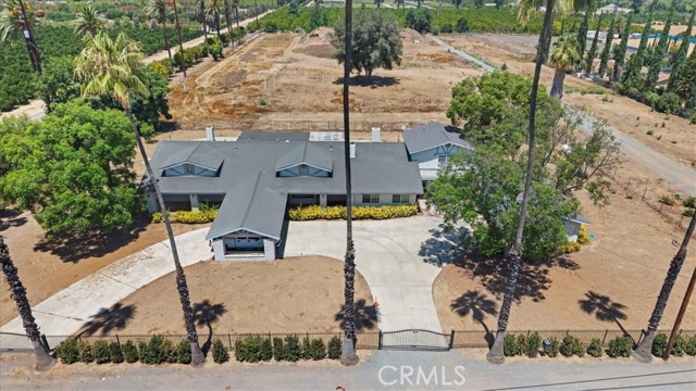8853 Dufferin Avenue, Riverside CA: https://media.crmls.org/medias/f0c048e7-3ba2-4cc5-8be9-5b0c78b6838c.jpg
